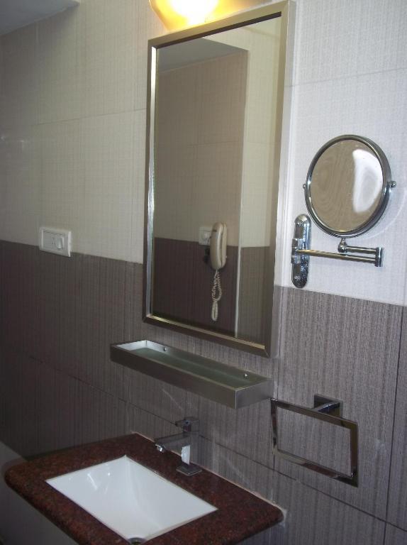 Akshay Inn Madras Buitenkant foto
